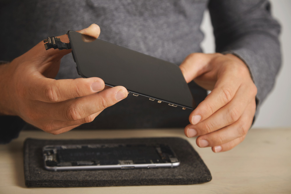 Az iPhone képernyő cseréje ma már rutinszerű szervizfeladat